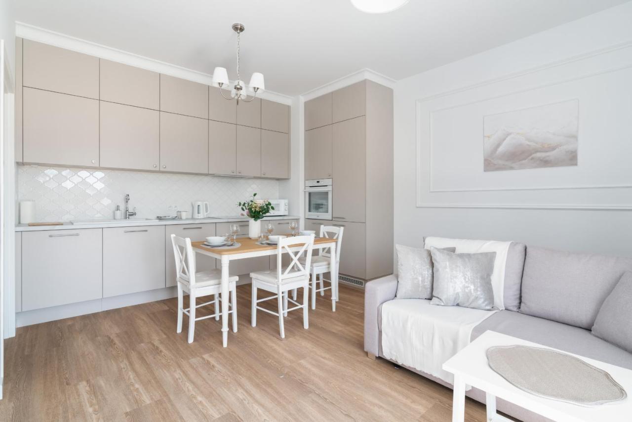 White Elegance With Ac & Free Garage By Renters Apartamento