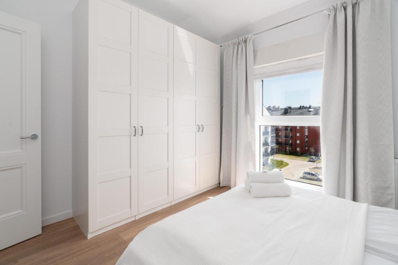 White Elegance With Ac & Free Garage By Renters Apartamento